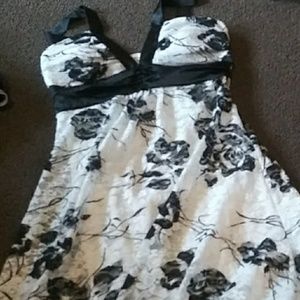 I am selling 2 bras 2 dresses and 3 shirts and 1 p